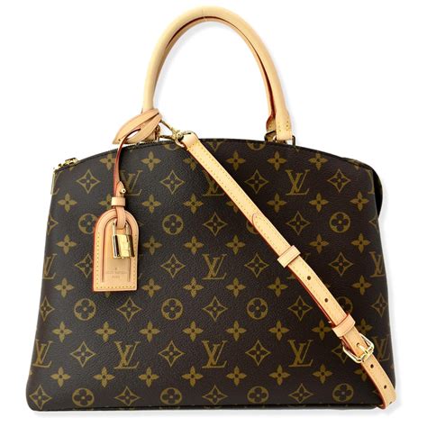 borsa louis vuitton grande 40|louis vuitton monogram.